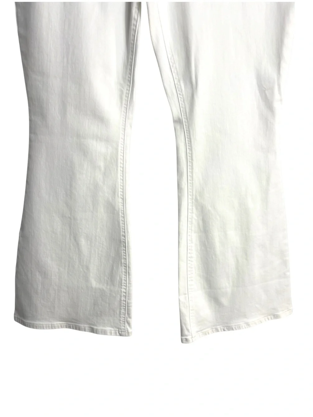 m jeans by MAURICES High Waisted Flare Jeans in White Size 14 SHORT — GORGEOUS!!